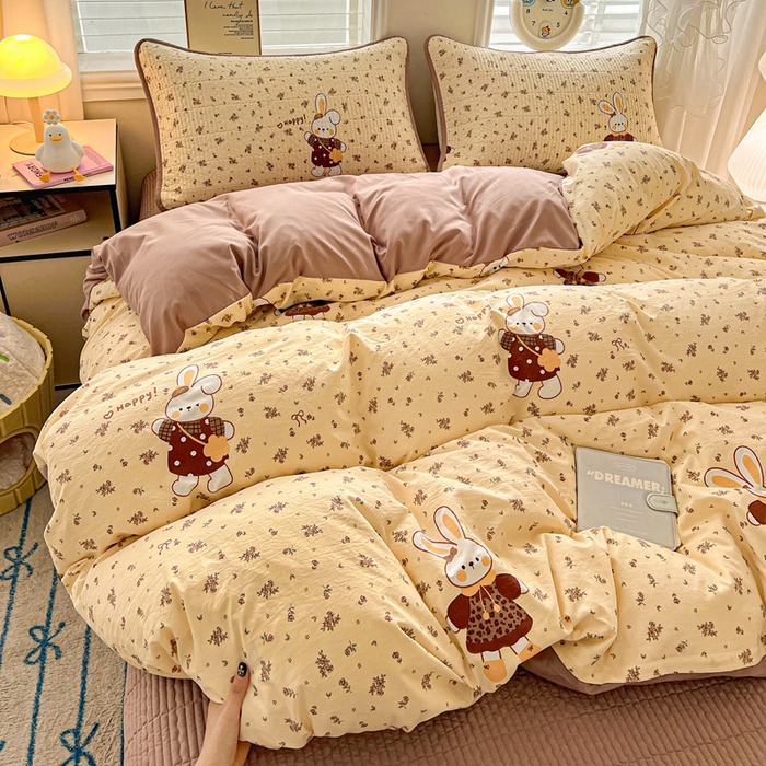 91家纺网 家纺一手货源 找家纺 岚吉家纺 2026新款新疆棉机包边床盖三四件套 开心兔