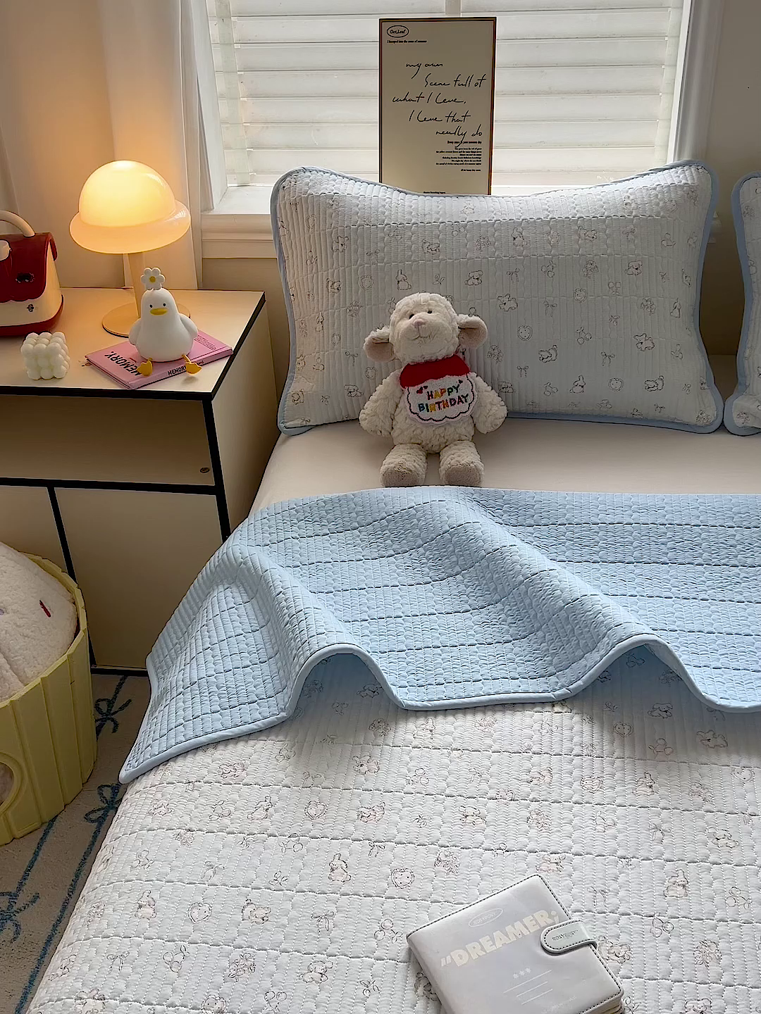 91家纺网 家纺一手货源 找家纺 岚吉家纺 2026新款新疆棉机包边床盖三四件套 星愿小狗