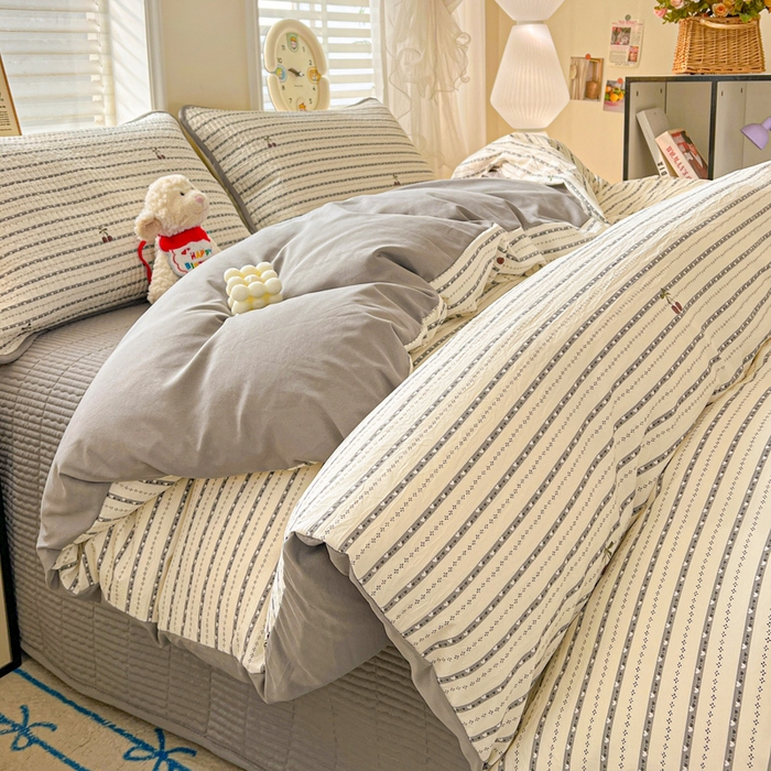 91家纺网 家纺一手货源 找家纺 岚吉家纺 2026新款新疆棉机包边床盖三四件套 樱之桃