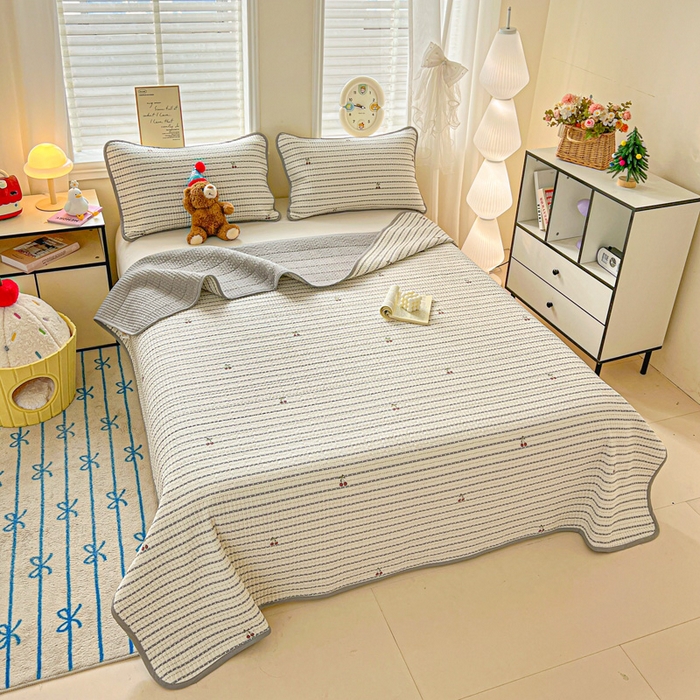 91家纺网 家纺一手货源 找家纺 岚吉家纺 2026新款新疆棉机包边床盖三四件套 樱之桃