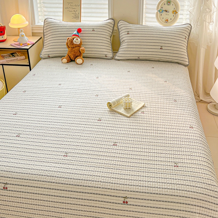 91家纺网 家纺一手货源 找家纺 岚吉家纺 2026新款新疆棉机包边床盖三四件套 樱之桃