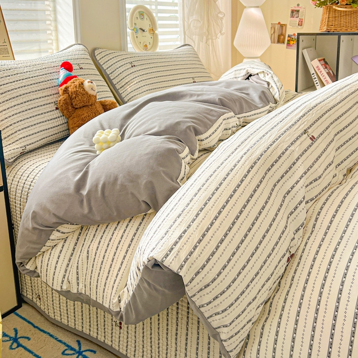 91家纺网 家纺一手货源 找家纺 岚吉家纺 2026新款新疆棉机包边床盖三四件套 樱之桃