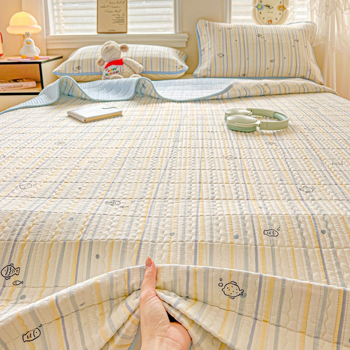 91家纺网 家纺一手货源 找家纺 岚吉家纺 2026新款新疆棉机包边床盖三四件套 鱼儿波波