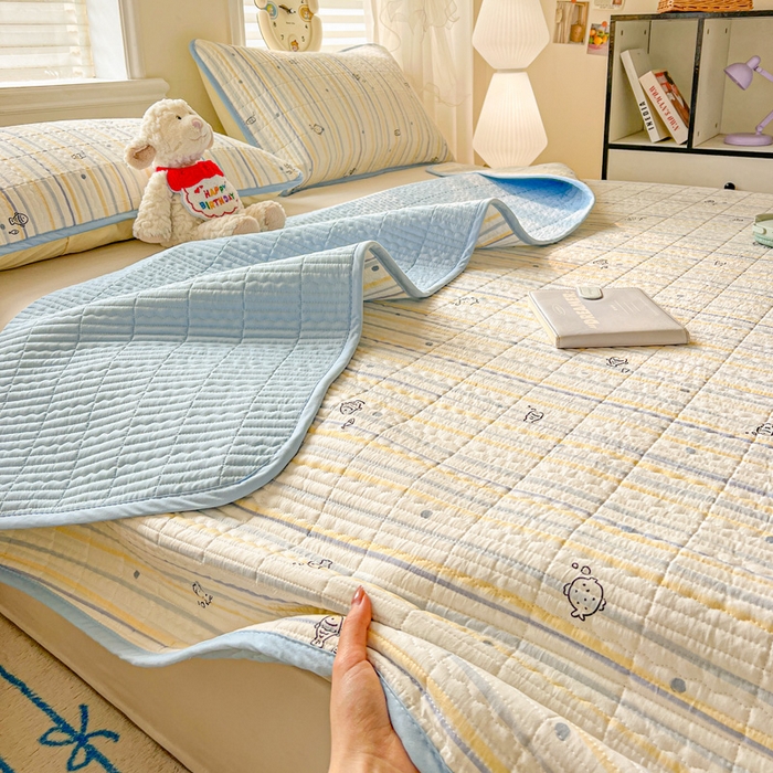 91家纺网 家纺一手货源 找家纺 岚吉家纺 2026新款新疆棉机包边床盖三四件套 鱼儿波波