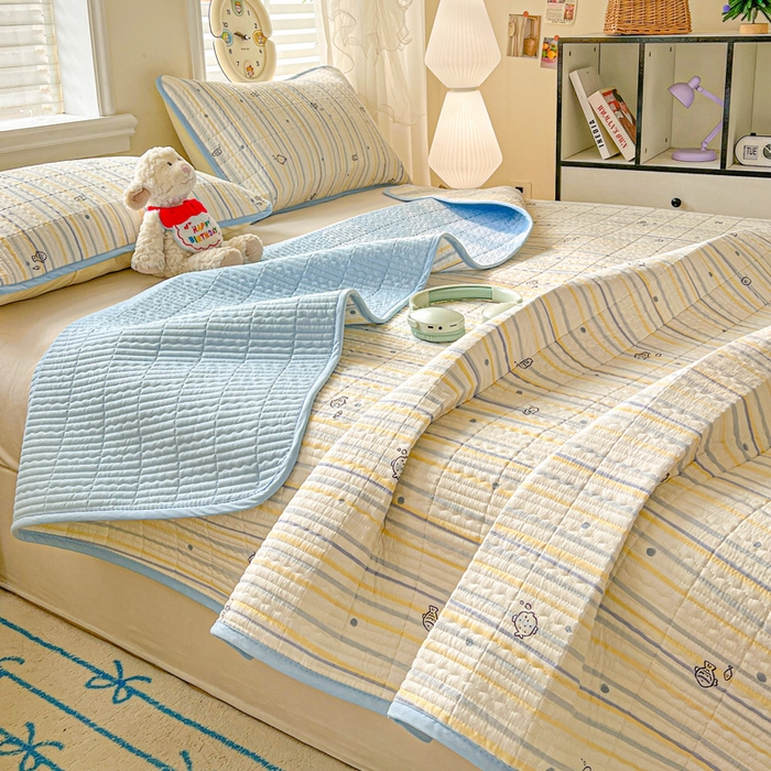 91家纺网 家纺一手货源 找家纺 岚吉家纺 2026新款新疆棉机包边床盖三四件套 鱼儿波波