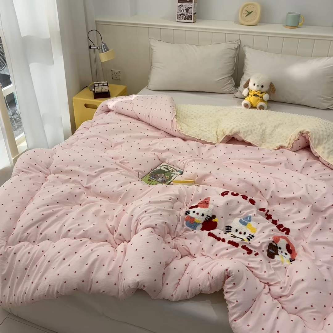 91家纺网 家纺一手货源 找家纺 梦洋家纺 2026新款云朵棉豆豆绒被被子被芯 草莓猫