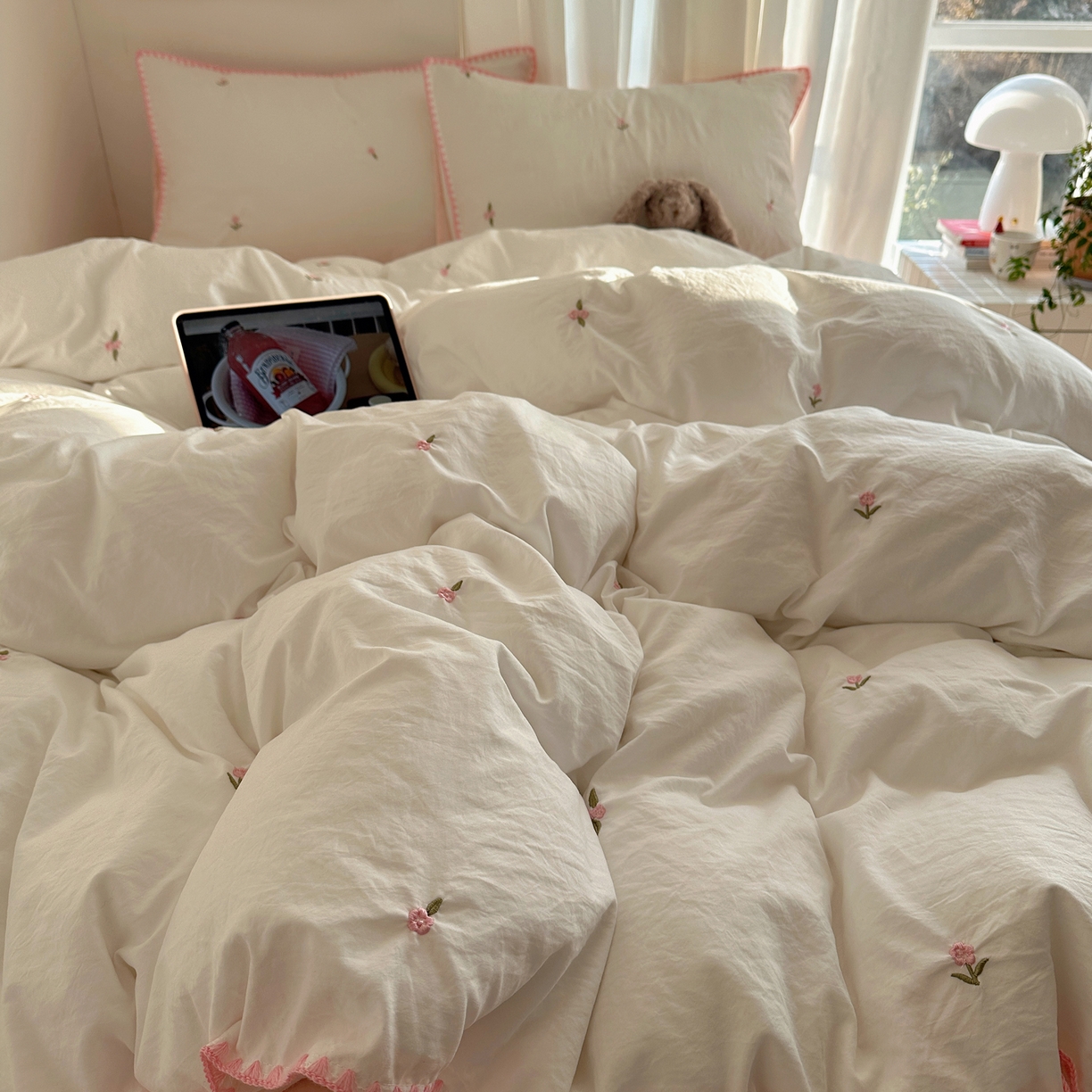 91家纺网 家纺一手货源 找家纺 顾里家纺 2026新款ins韩风刺绣云朵棉四件套 ins玫瑰