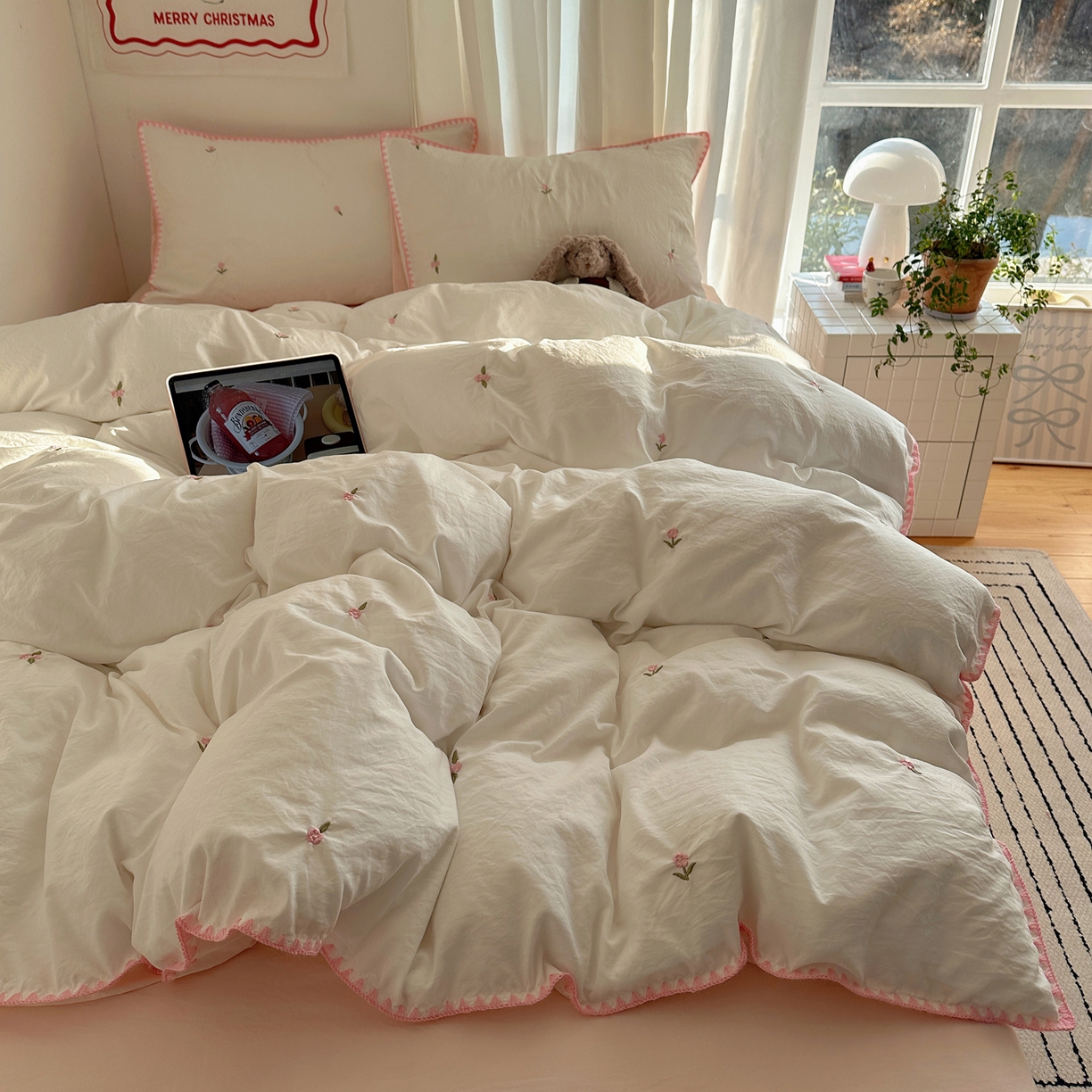 91家纺网 家纺一手货源 找家纺 顾里家纺 2026新款ins韩风刺绣云朵棉四件套 ins玫瑰