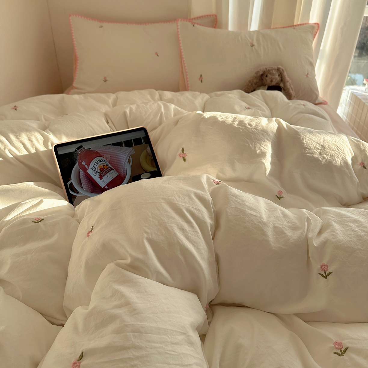 91家纺网 家纺一手货源 找家纺 顾里家纺 2026新款ins韩风刺绣云朵棉四件套 ins玫瑰