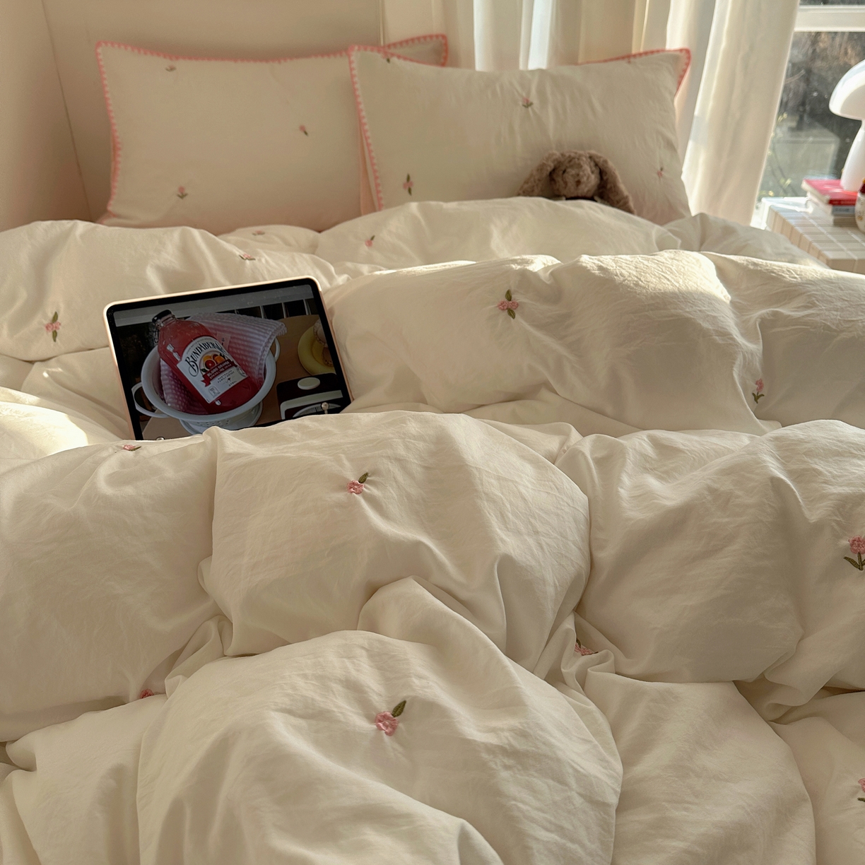 91家纺网 家纺一手货源 找家纺 顾里家纺 2026新款ins韩风刺绣云朵棉四件套 ins玫瑰