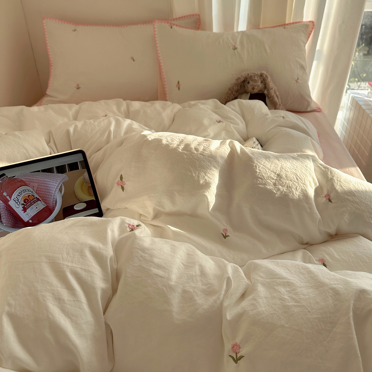 91家纺网 家纺一手货源 找家纺 顾里家纺 2026新款ins韩风刺绣云朵棉四件套 ins玫瑰