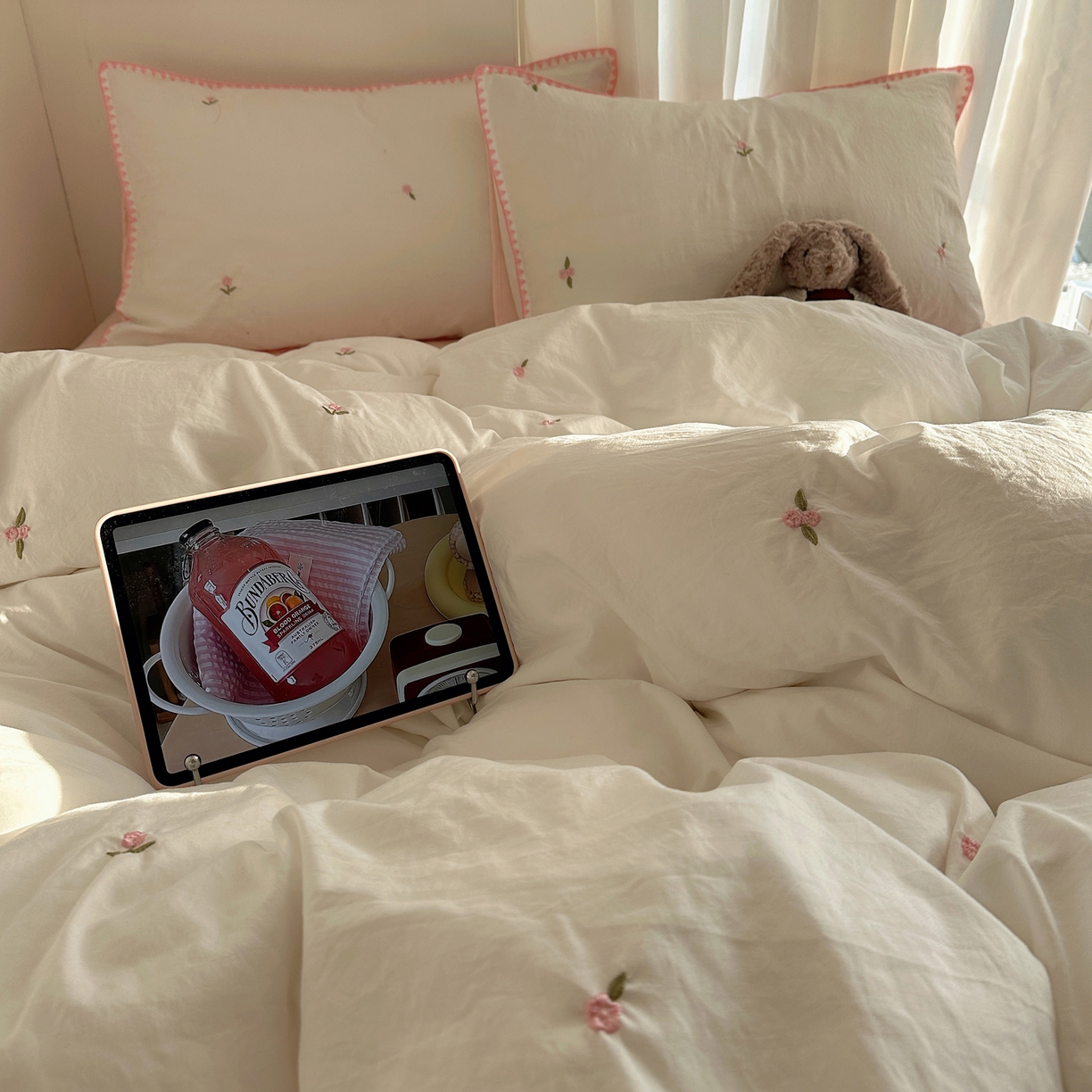 91家纺网 家纺一手货源 找家纺 顾里家纺 2026新款ins韩风刺绣云朵棉四件套 ins玫瑰