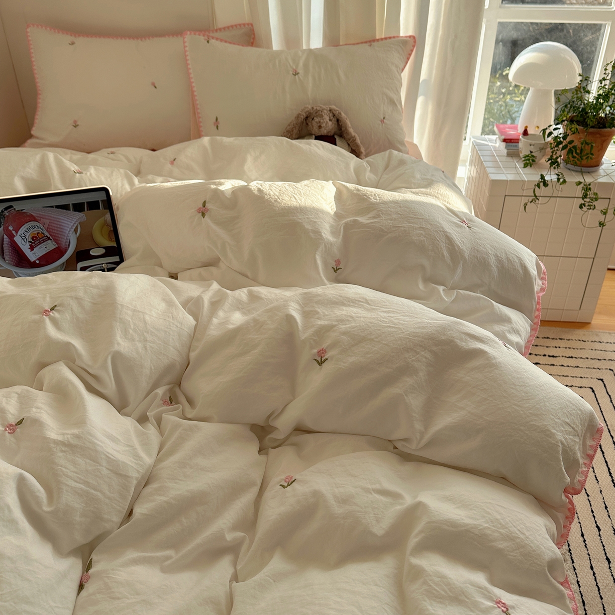 91家纺网 家纺一手货源 找家纺 顾里家纺 2026新款ins韩风刺绣云朵棉四件套 ins玫瑰