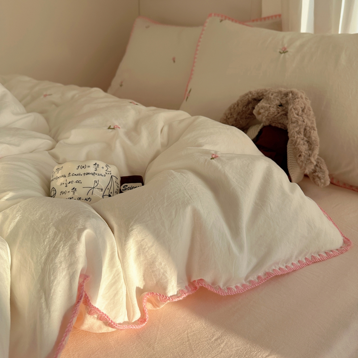 91家纺网 家纺一手货源 找家纺 顾里家纺 2026新款ins韩风刺绣云朵棉四件套 ins玫瑰