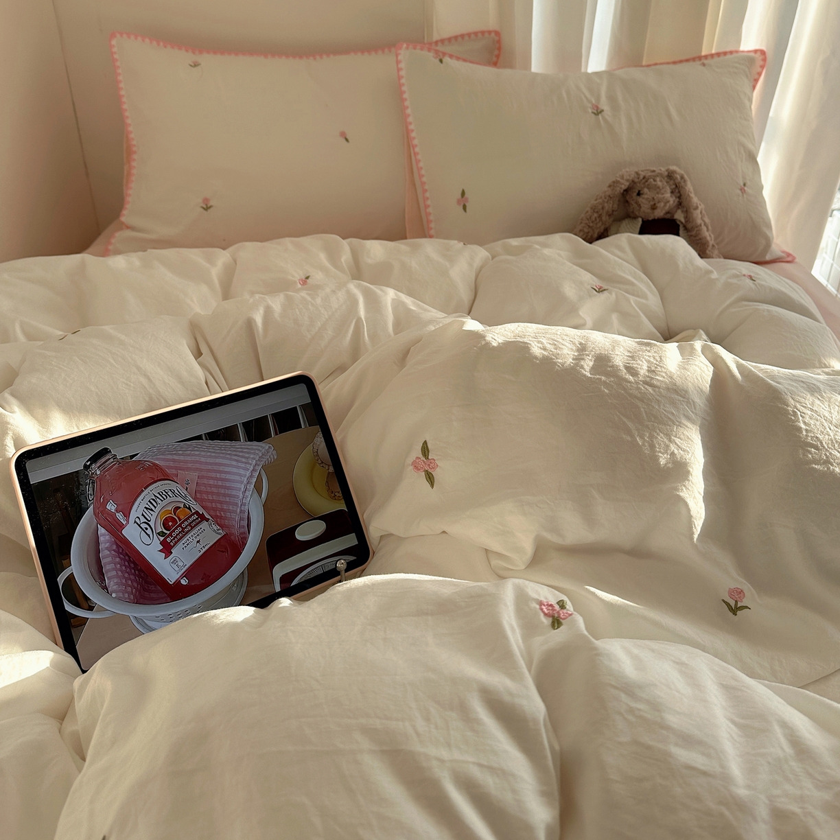 91家纺网 家纺一手货源 找家纺 顾里家纺 2026新款ins韩风刺绣云朵棉四件套 ins玫瑰