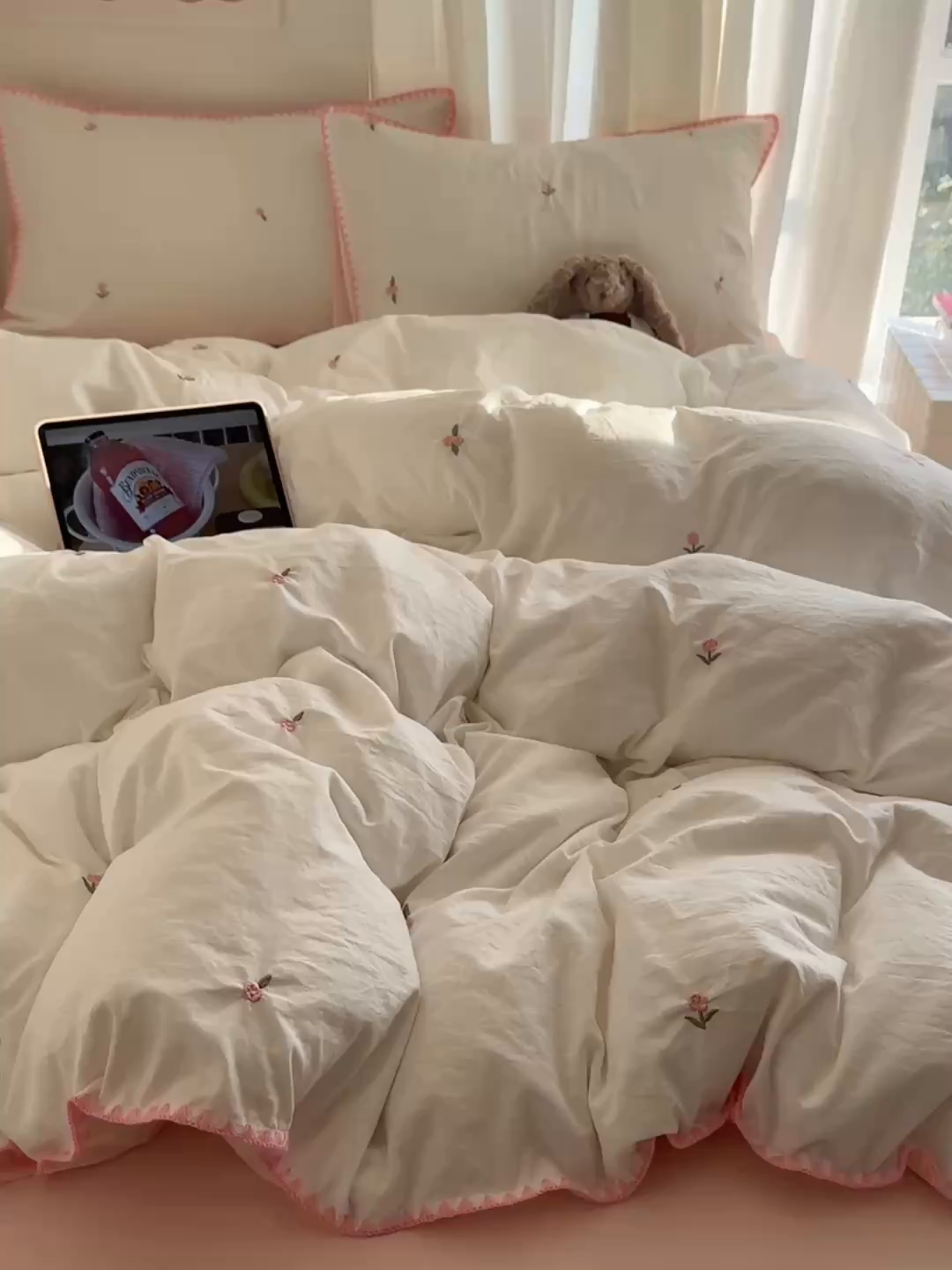 91家纺网 家纺一手货源 找家纺 顾里家纺 2026新款ins韩风刺绣云朵棉四件套 ins玫瑰