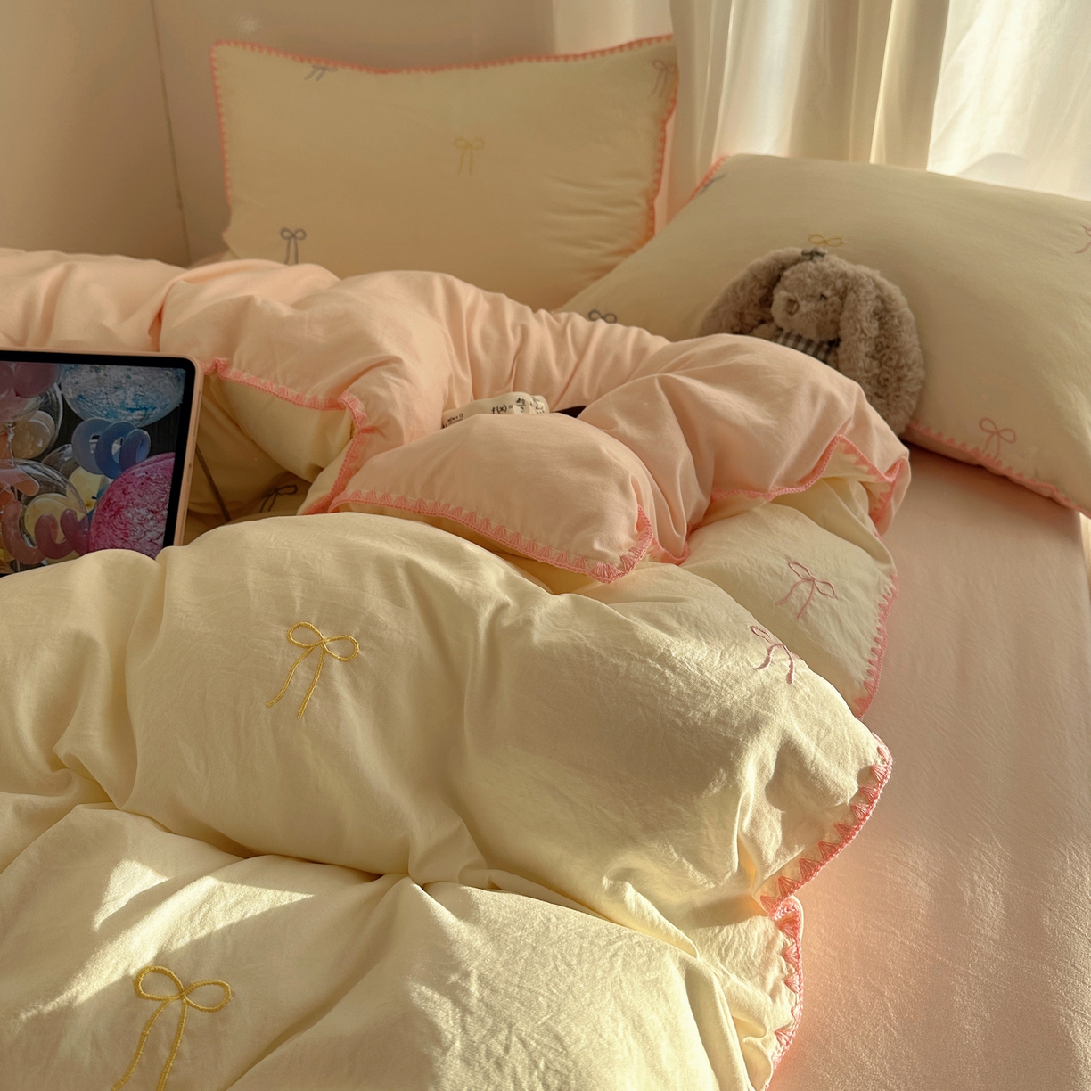 91家纺网 家纺一手货源 找家纺 顾里家纺 2026新款ins韩风刺绣云朵棉四件套 白桃少女