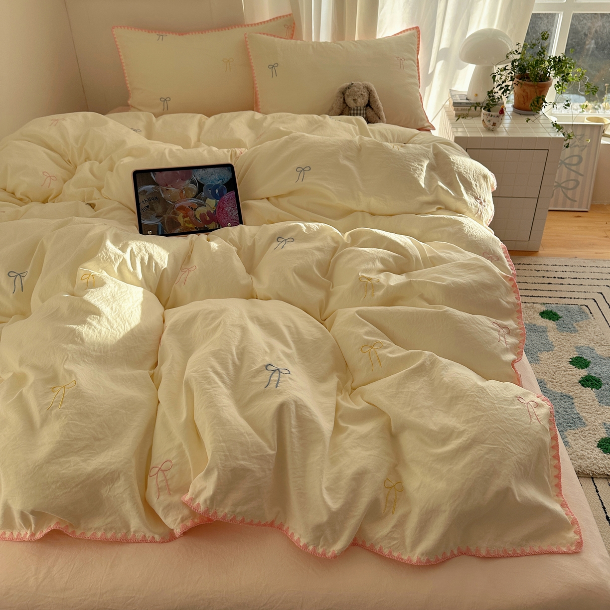 91家纺网 家纺一手货源 找家纺 顾里家纺 2026新款ins韩风刺绣云朵棉四件套 白桃少女