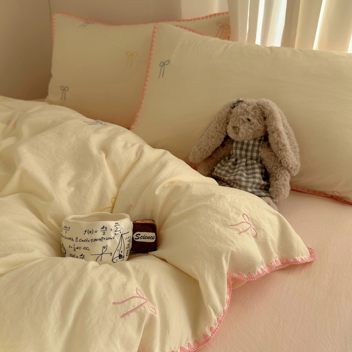 91家纺网 家纺一手货源 找家纺 顾里家纺 2026新款ins韩风刺绣云朵棉四件套 白桃少女