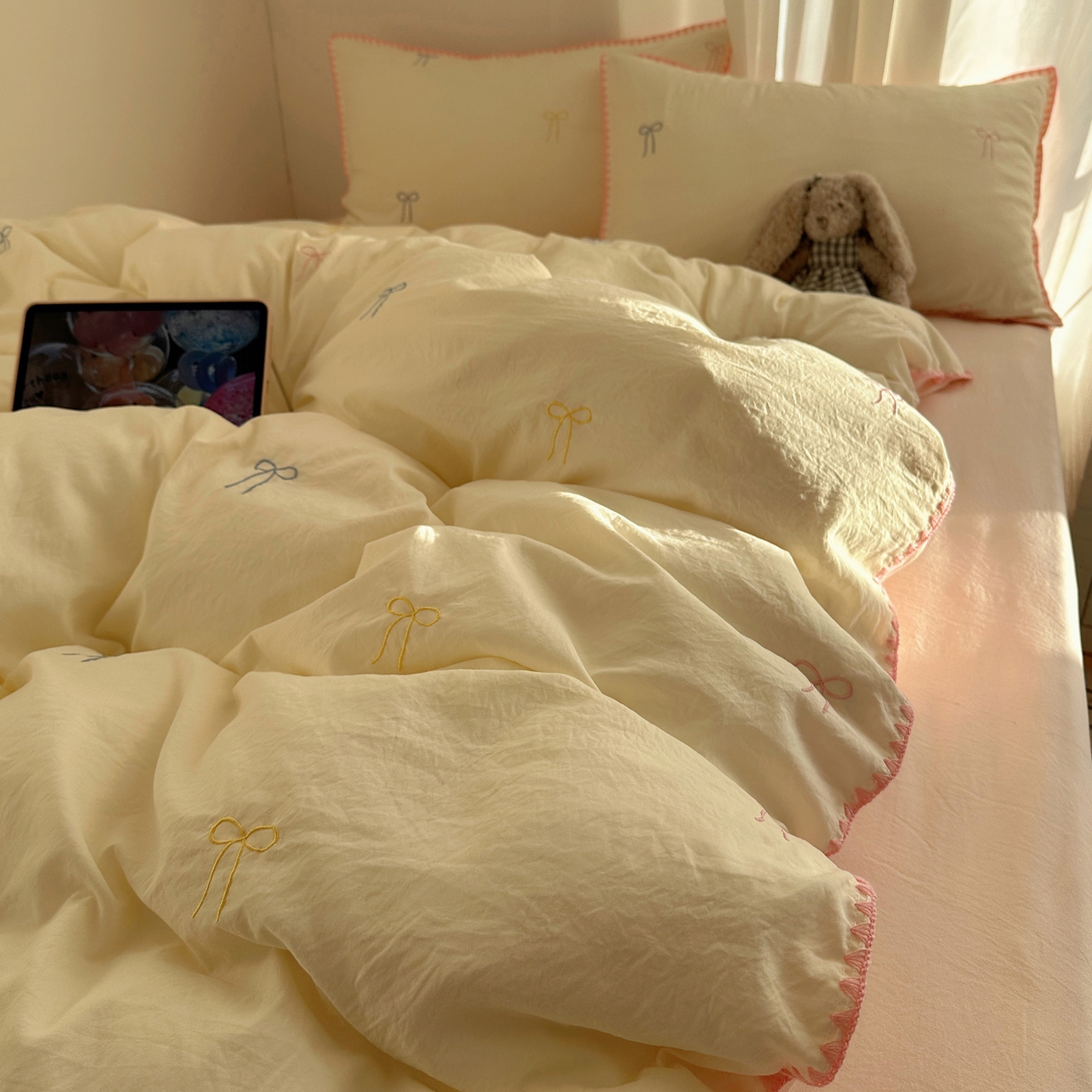 91家纺网 家纺一手货源 找家纺 顾里家纺 2026新款ins韩风刺绣云朵棉四件套 白桃少女