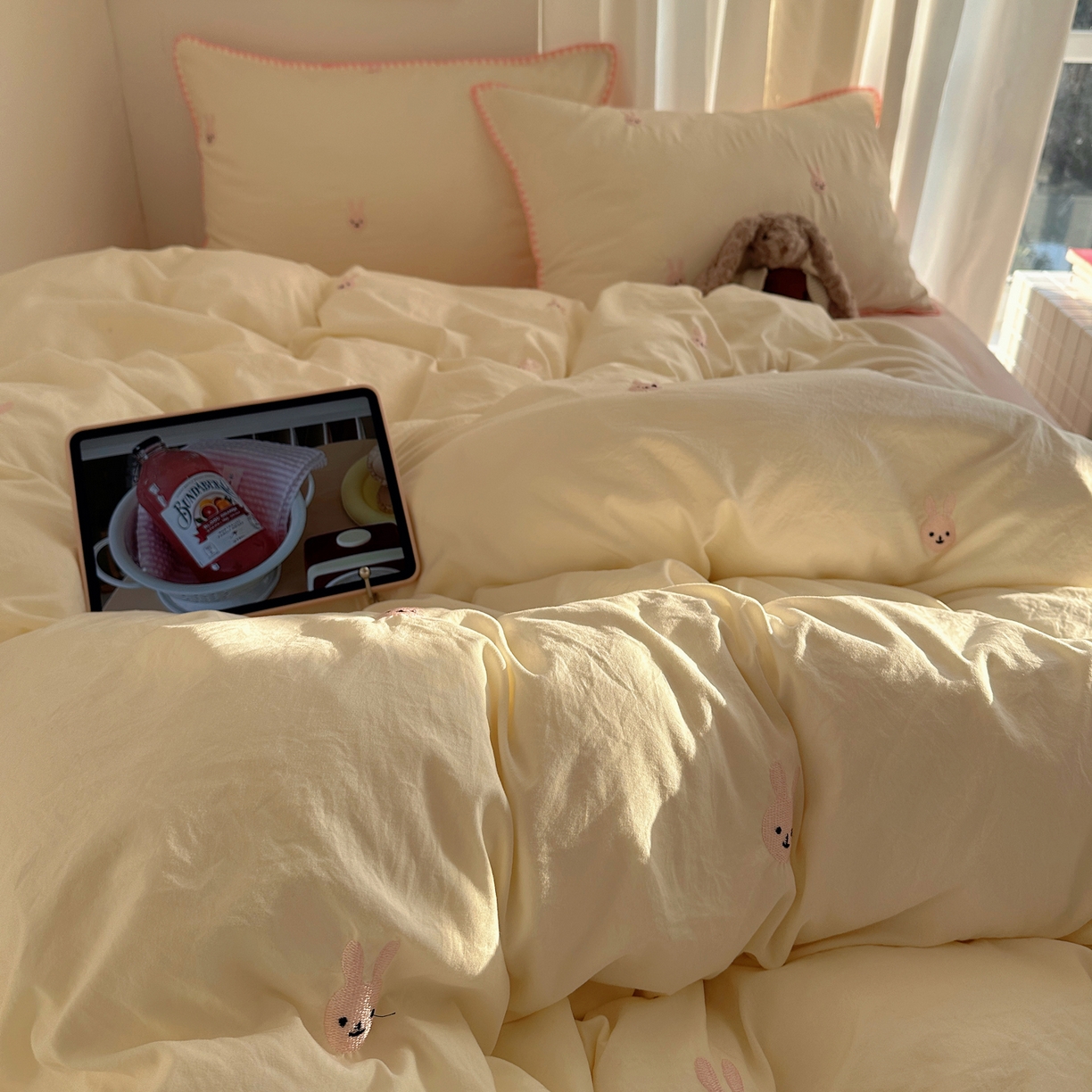 91家纺网 家纺一手货源 找家纺 顾里家纺 2026新款ins韩风刺绣云朵棉四件套 粉兔兔