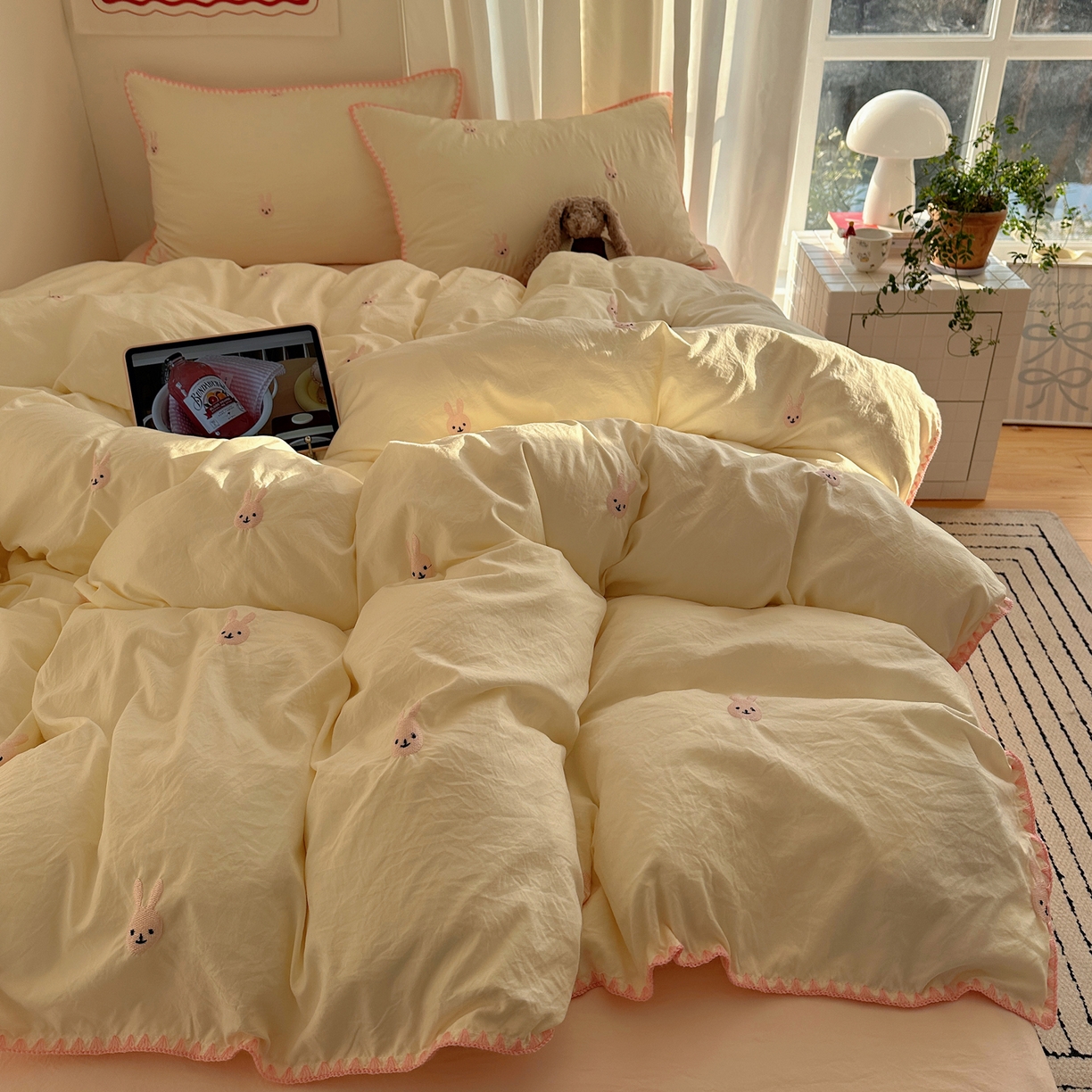 91家纺网 家纺一手货源 找家纺 顾里家纺 2026新款ins韩风刺绣云朵棉四件套 粉兔兔