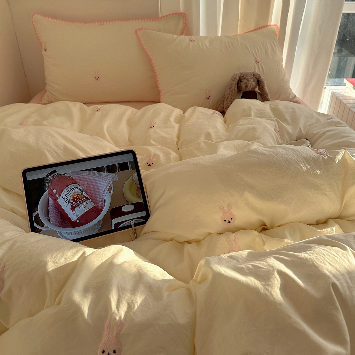 91家纺网 家纺一手货源 找家纺 顾里家纺 2026新款ins韩风刺绣云朵棉四件套 粉兔兔