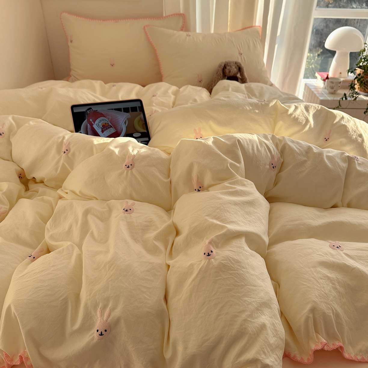 91家纺网 家纺一手货源 找家纺 顾里家纺 2026新款ins韩风刺绣云朵棉四件套 粉兔兔