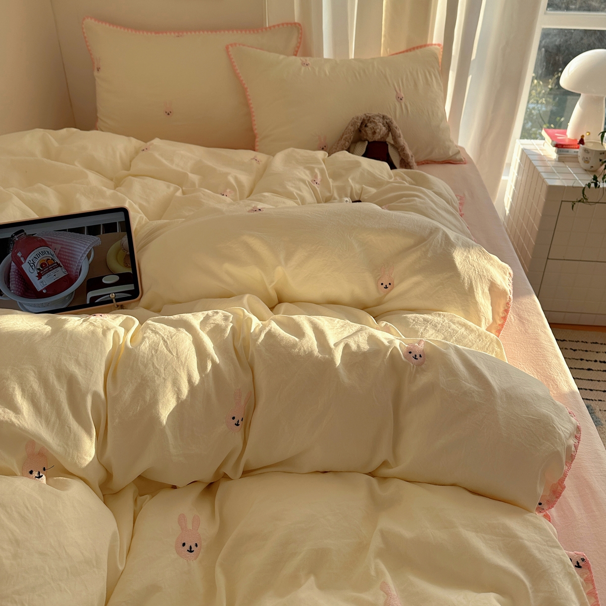 91家纺网 家纺一手货源 找家纺 顾里家纺 2026新款ins韩风刺绣云朵棉四件套 粉兔兔