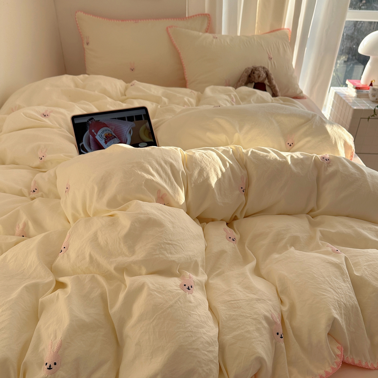 91家纺网 家纺一手货源 找家纺 顾里家纺 2026新款ins韩风刺绣云朵棉四件套 粉兔兔