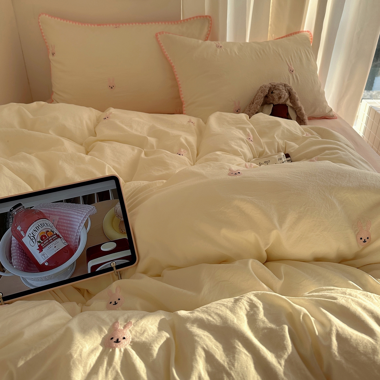 91家纺网 家纺一手货源 找家纺 顾里家纺 2026新款ins韩风刺绣云朵棉四件套 粉兔兔