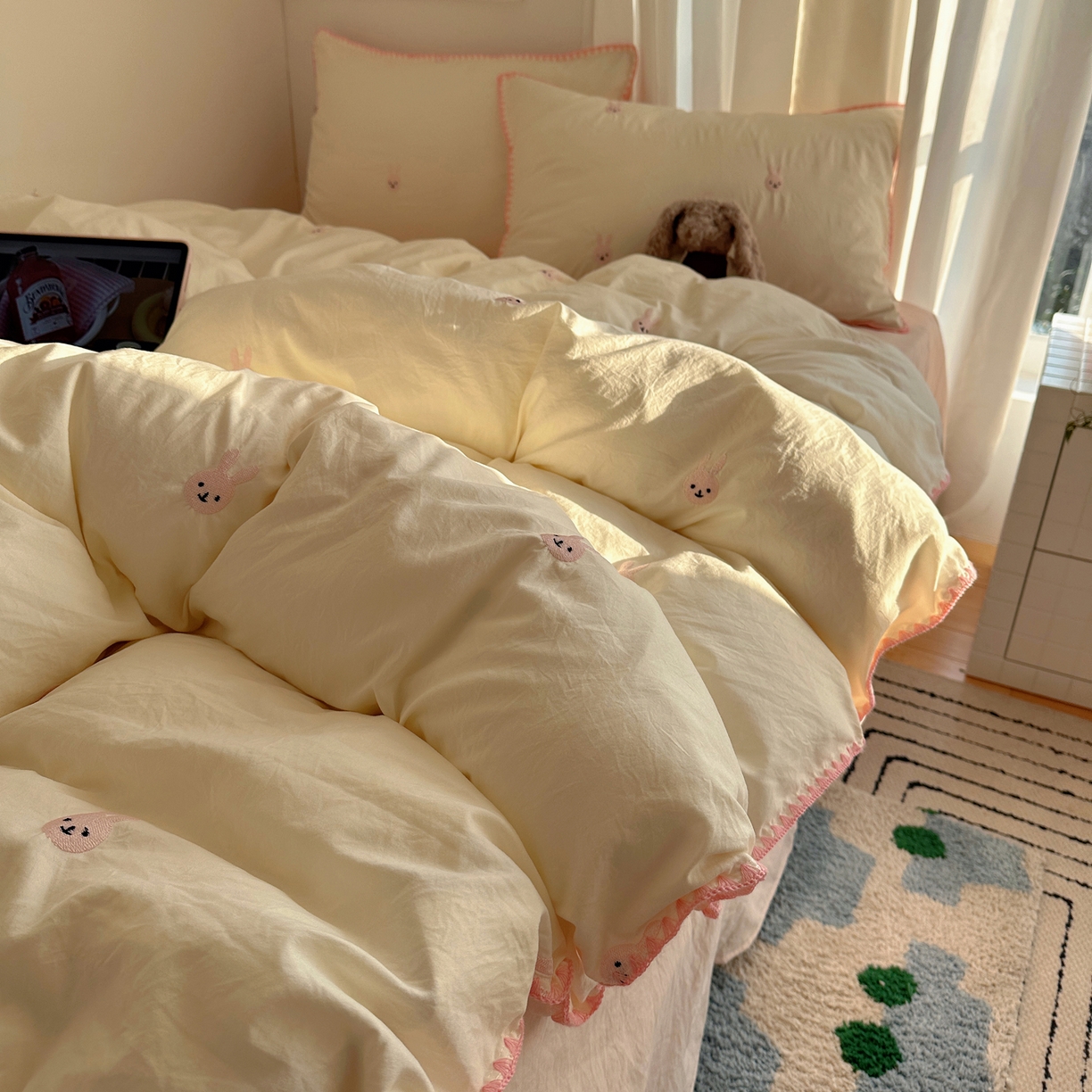 91家纺网 家纺一手货源 找家纺 顾里家纺 2026新款ins韩风刺绣云朵棉四件套 粉兔兔