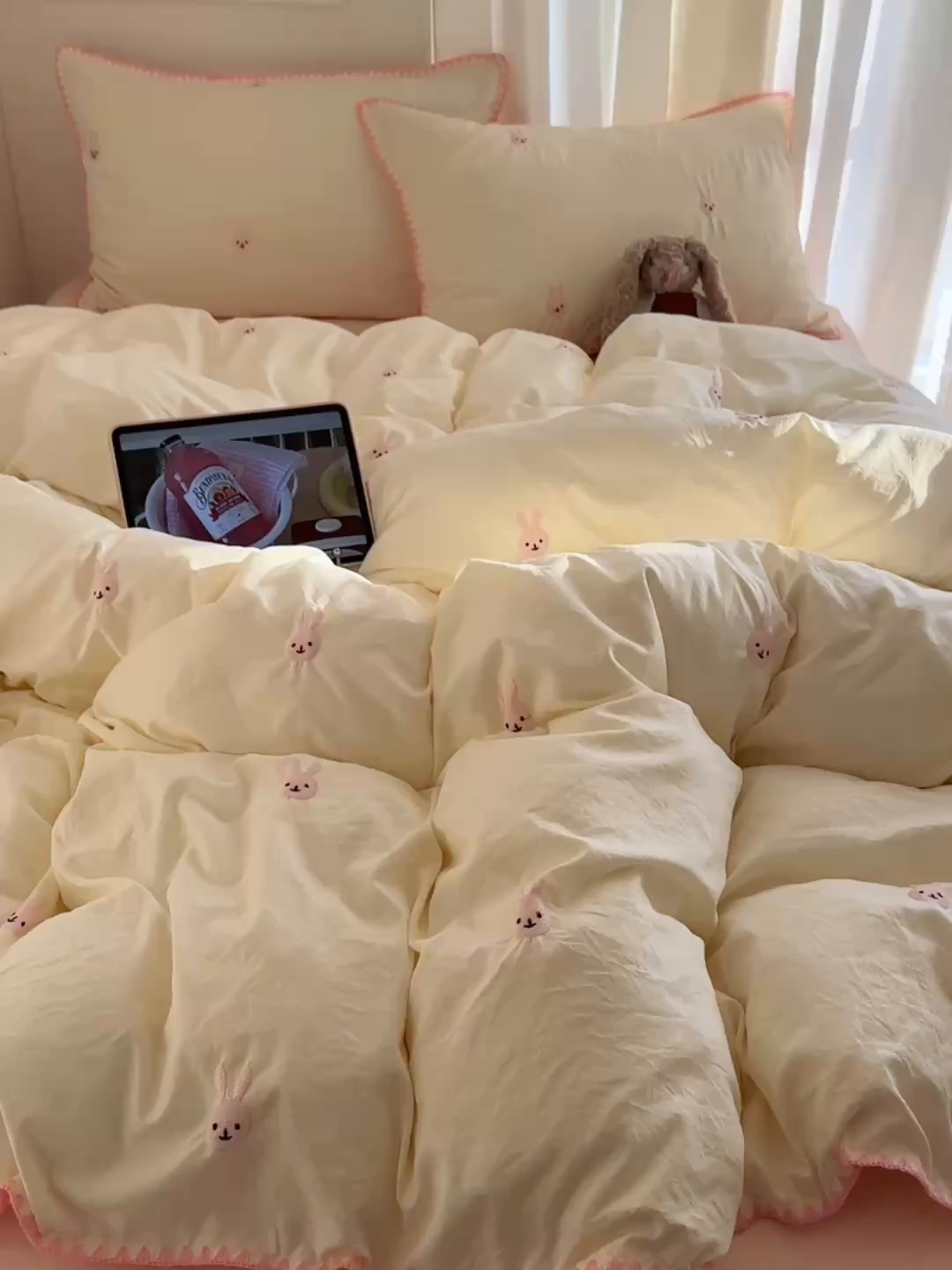 91家纺网 家纺一手货源 找家纺 顾里家纺 2026新款ins韩风刺绣云朵棉四件套 粉兔兔