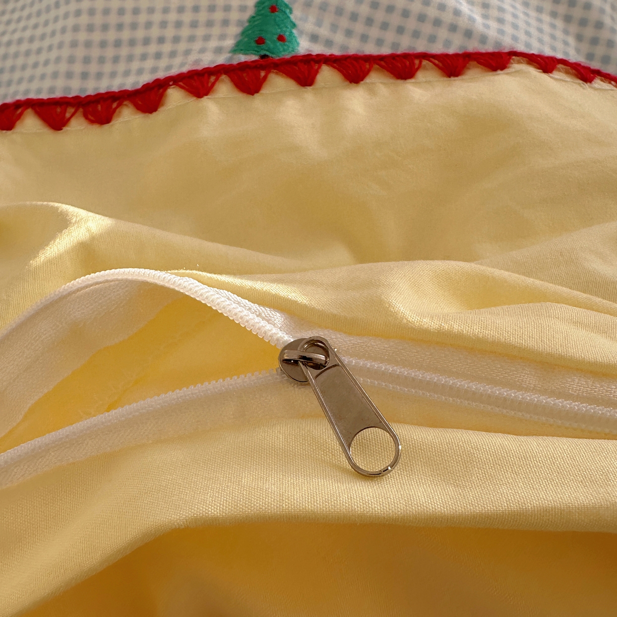 91家纺网 家纺一手货源 找家纺 顾里家纺 2026新款ins韩风刺绣云朵棉四件套 圣诞树