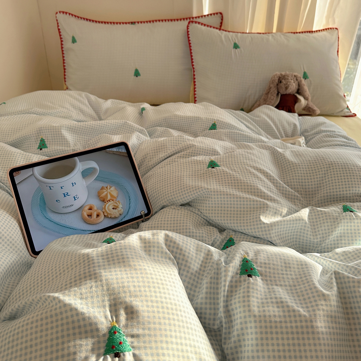 91家纺网 家纺一手货源 找家纺 顾里家纺 2026新款ins韩风刺绣云朵棉四件套 圣诞树