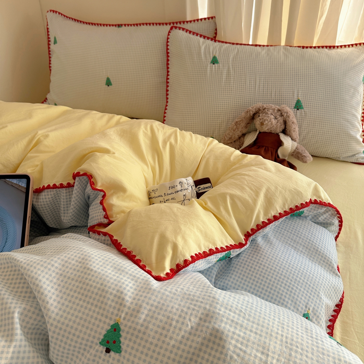 91家纺网 家纺一手货源 找家纺 顾里家纺 2026新款ins韩风刺绣云朵棉四件套 圣诞树