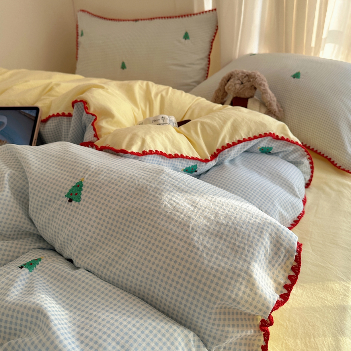 91家纺网 家纺一手货源 找家纺 顾里家纺 2026新款ins韩风刺绣云朵棉四件套 圣诞树