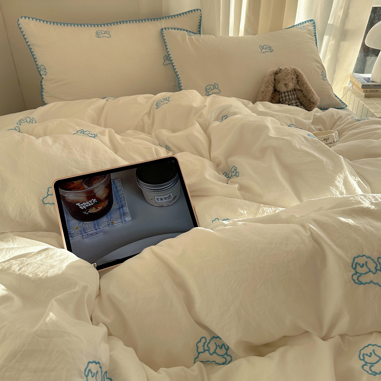 91家纺网 家纺一手货源 找家纺 顾里家纺 2026新款ins韩风刺绣云朵棉四件套 线条狗