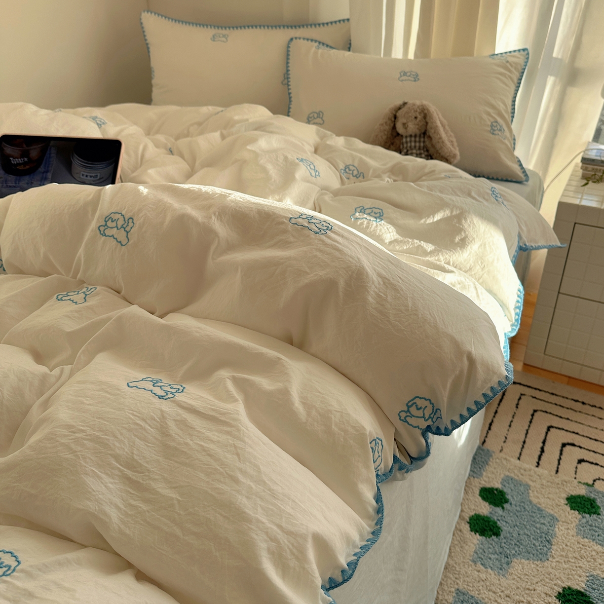 91家纺网 家纺一手货源 找家纺 顾里家纺 2026新款ins韩风刺绣云朵棉四件套 线条狗