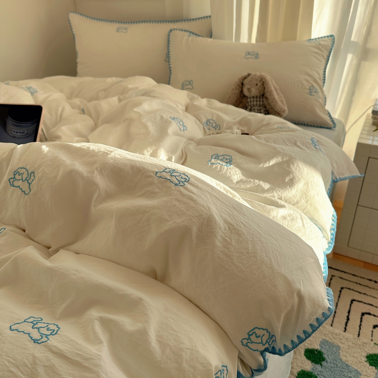 91家纺网 家纺一手货源 找家纺 顾里家纺 2026新款ins韩风刺绣云朵棉四件套 线条狗