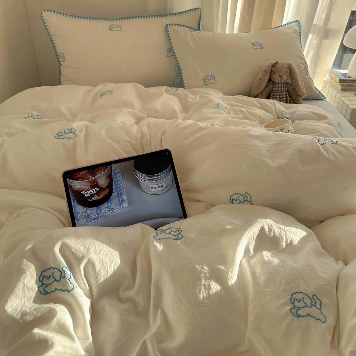 91家纺网 家纺一手货源 找家纺 顾里家纺 2026新款ins韩风刺绣云朵棉四件套 线条狗