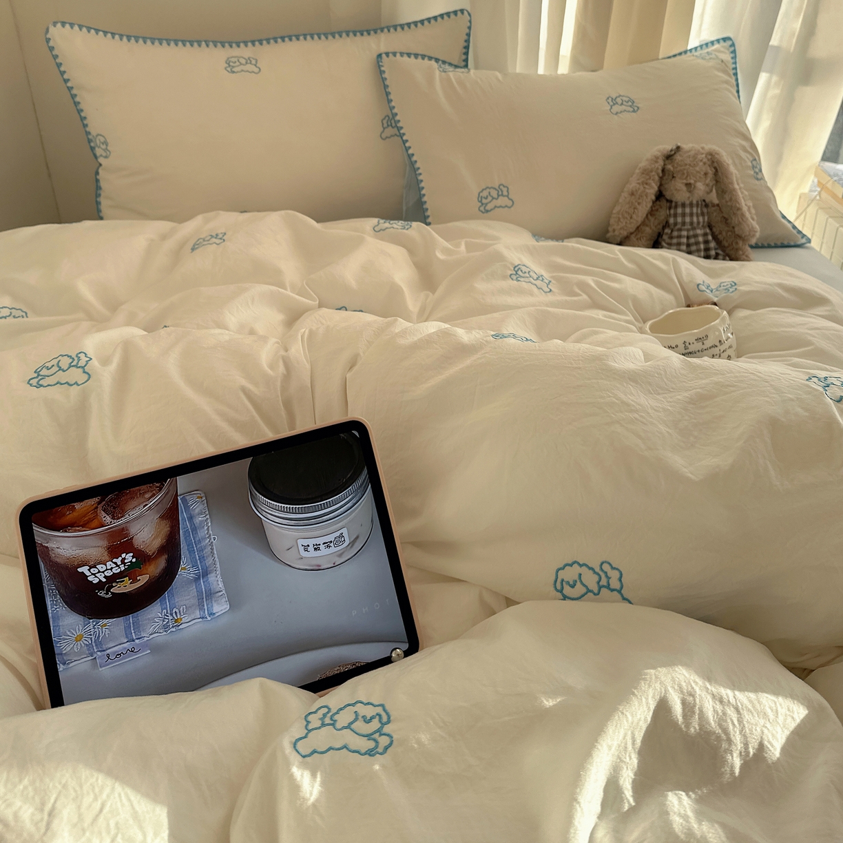 91家纺网 家纺一手货源 找家纺 顾里家纺 2026新款ins韩风刺绣云朵棉四件套 线条狗