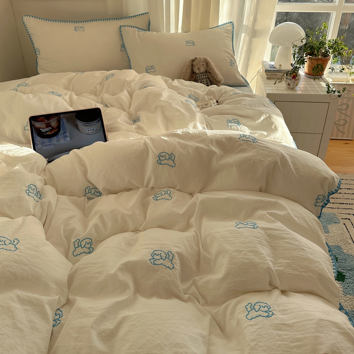 91家纺网 家纺一手货源 找家纺 顾里家纺 2026新款ins韩风刺绣云朵棉四件套 线条狗