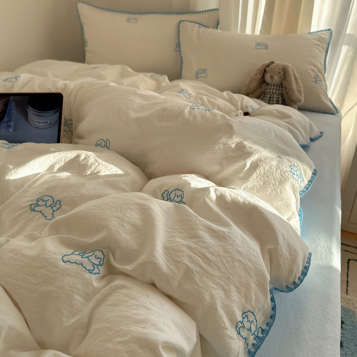 91家纺网 家纺一手货源 找家纺 顾里家纺 2026新款ins韩风刺绣云朵棉四件套 线条狗