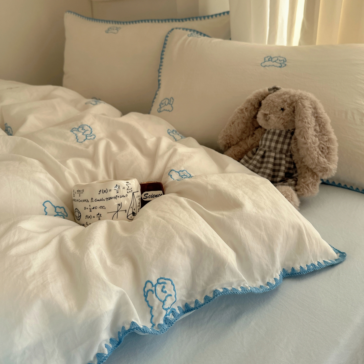 91家纺网 家纺一手货源 找家纺 顾里家纺 2026新款ins韩风刺绣云朵棉四件套 线条狗