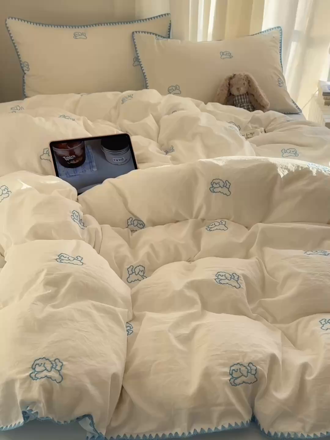 91家纺网 家纺一手货源 找家纺 顾里家纺 2026新款ins韩风刺绣云朵棉四件套 线条狗