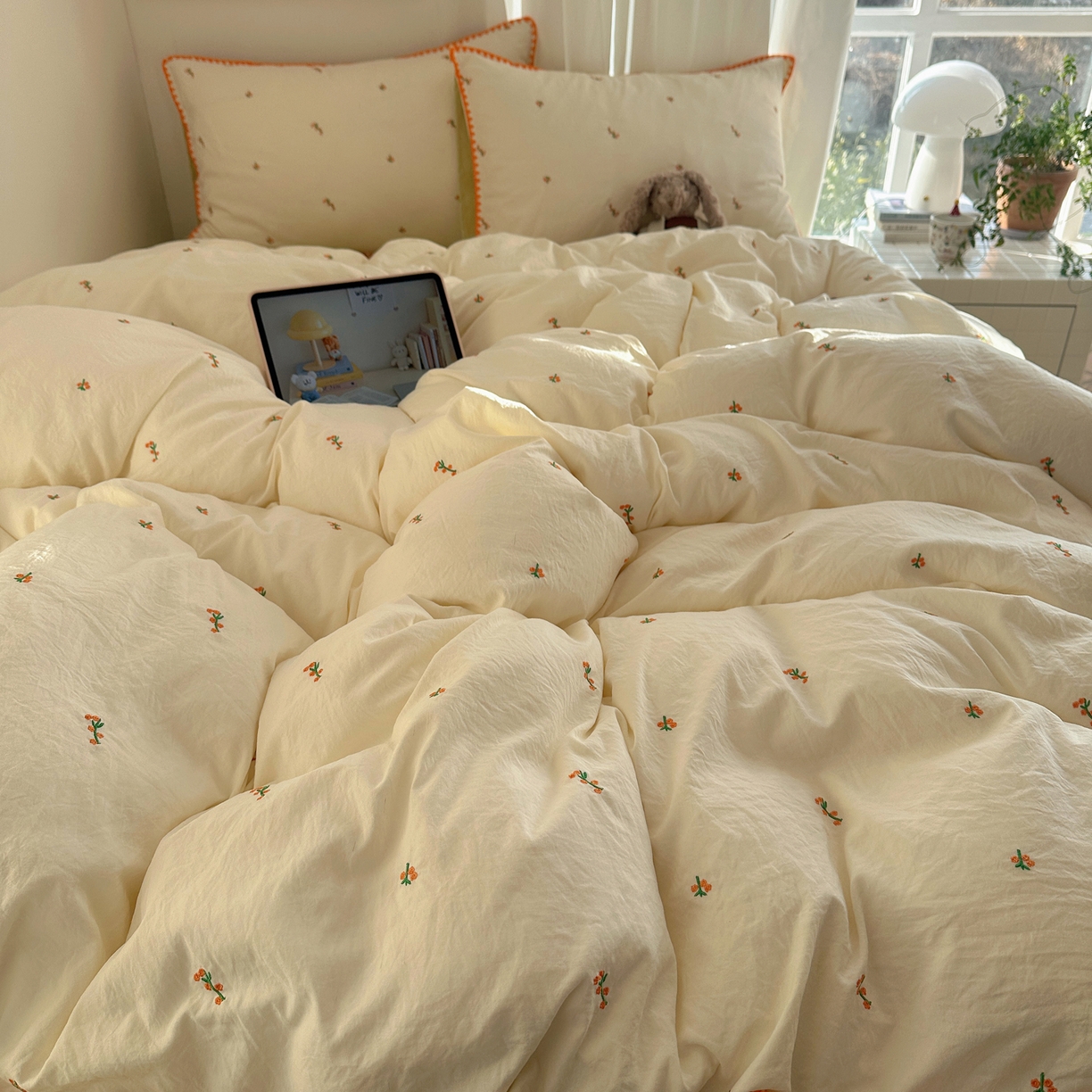 91家纺网 家纺一手货源 找家纺 顾里家纺 2026新款ins韩风刺绣云朵棉四件套 小桔梗