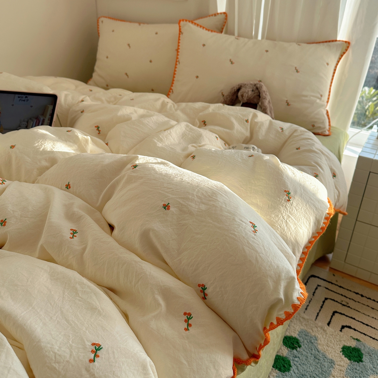 91家纺网 家纺一手货源 找家纺 顾里家纺 2026新款ins韩风刺绣云朵棉四件套 小桔梗