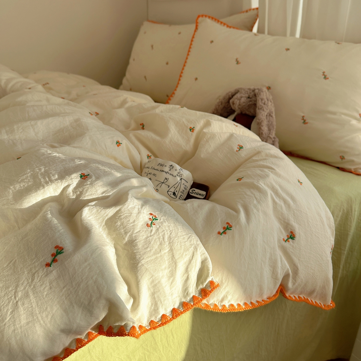 91家纺网 家纺一手货源 找家纺 顾里家纺 2026新款ins韩风刺绣云朵棉四件套 小桔梗