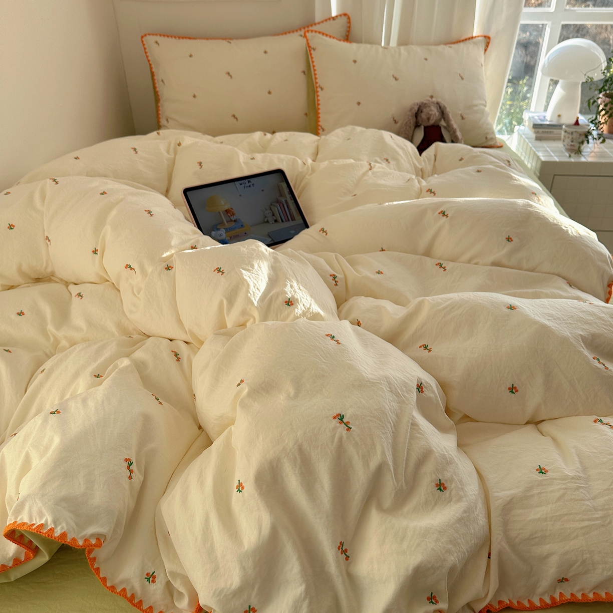 91家纺网 家纺一手货源 找家纺 顾里家纺 2026新款ins韩风刺绣云朵棉四件套 小桔梗